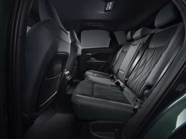 Audi Q3, in-studio interior view, rear