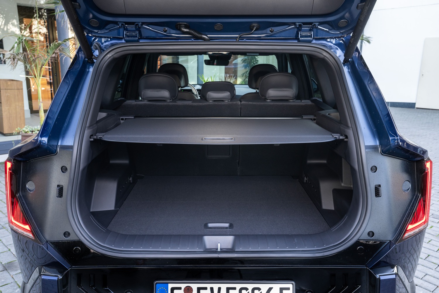 kia_ev5_gtl_kickoff26_dark-ocean-blue-metallic-029