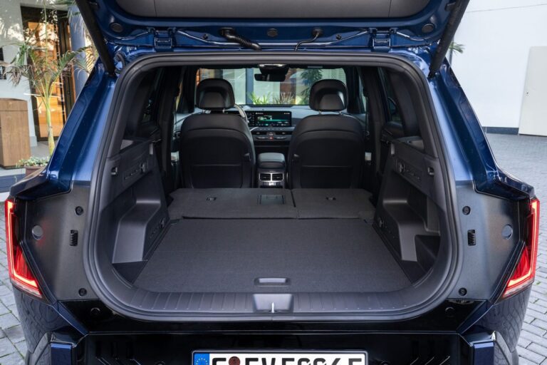 kia_ev5_gtl_kickoff26_dark-ocean-blue-metallic-036