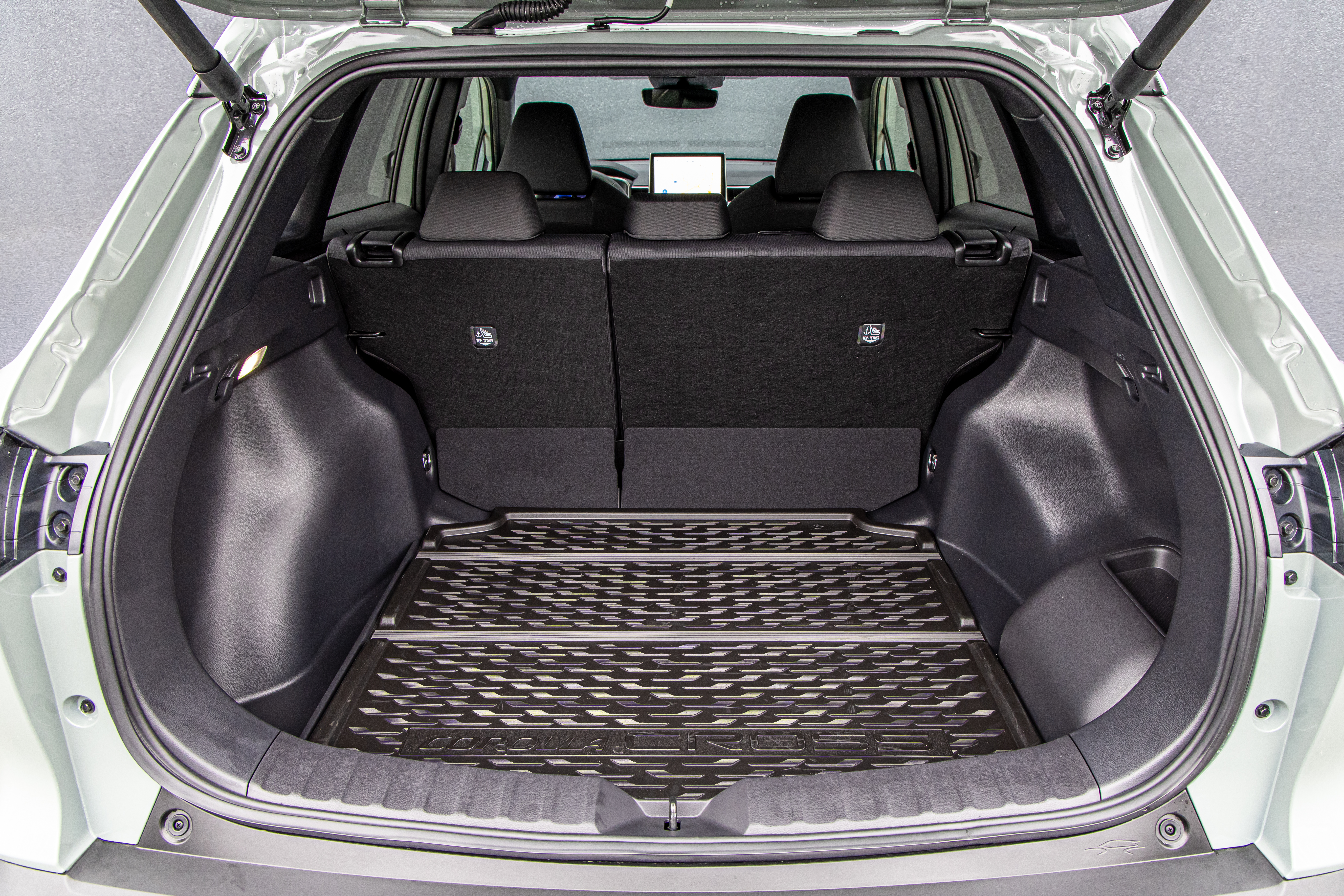 92697-toyotacorollacrossinterior011
