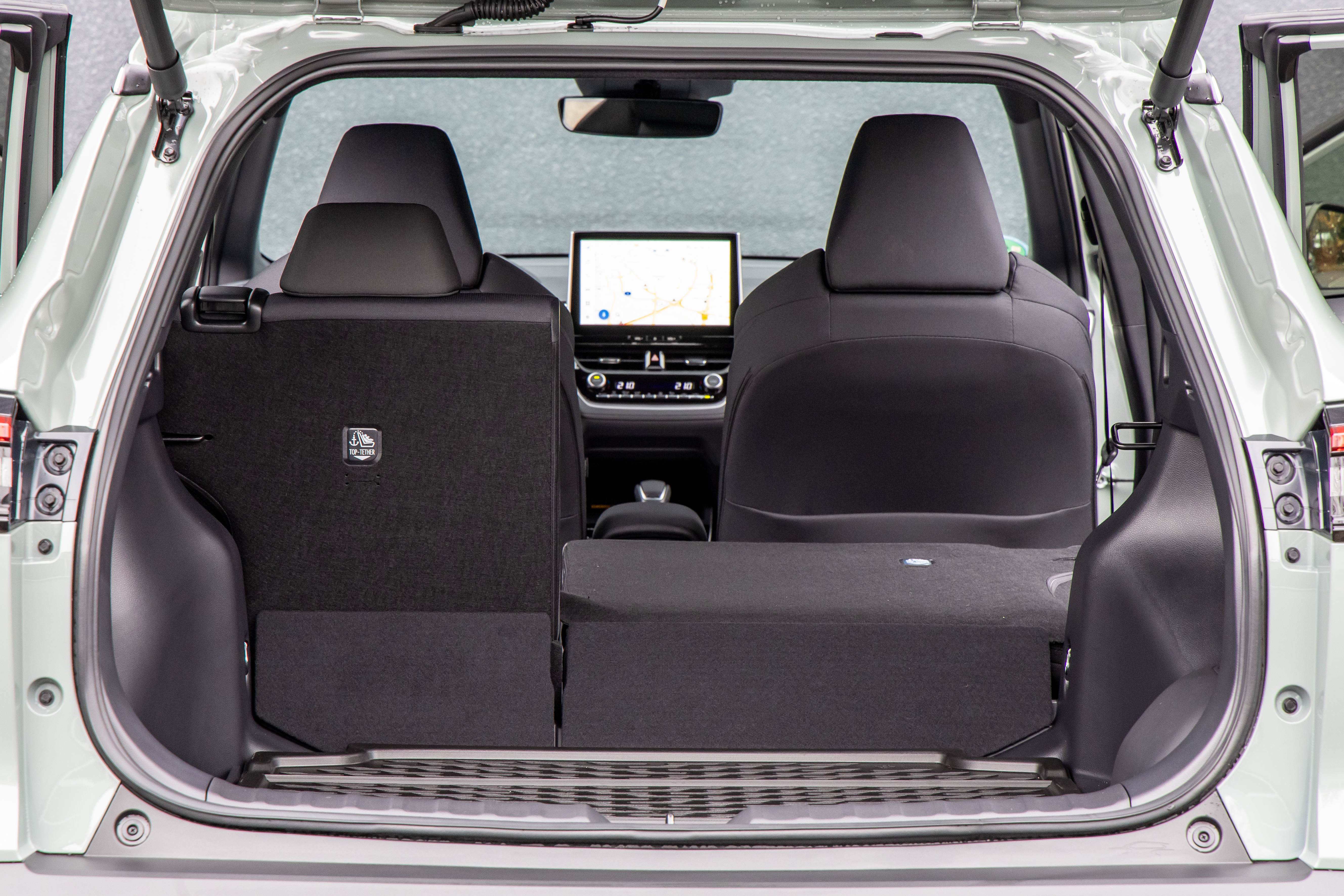 92702-toyotacorollacrossinterior016