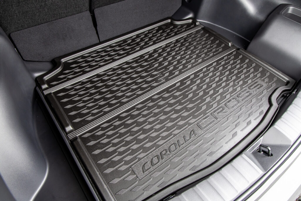 92703-toyotacorollacrossinterior017