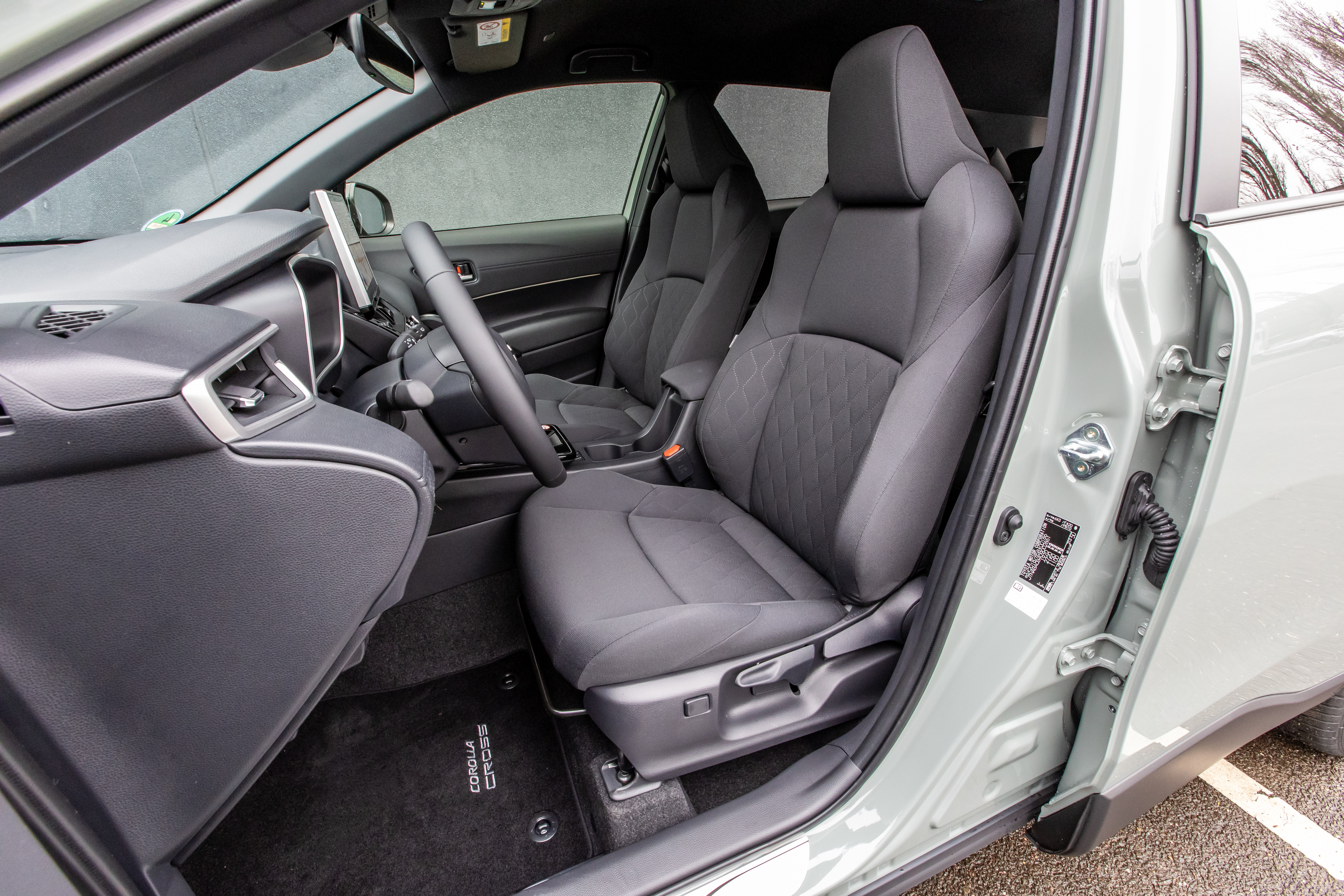 92711-toyotacorollacrossinterior025