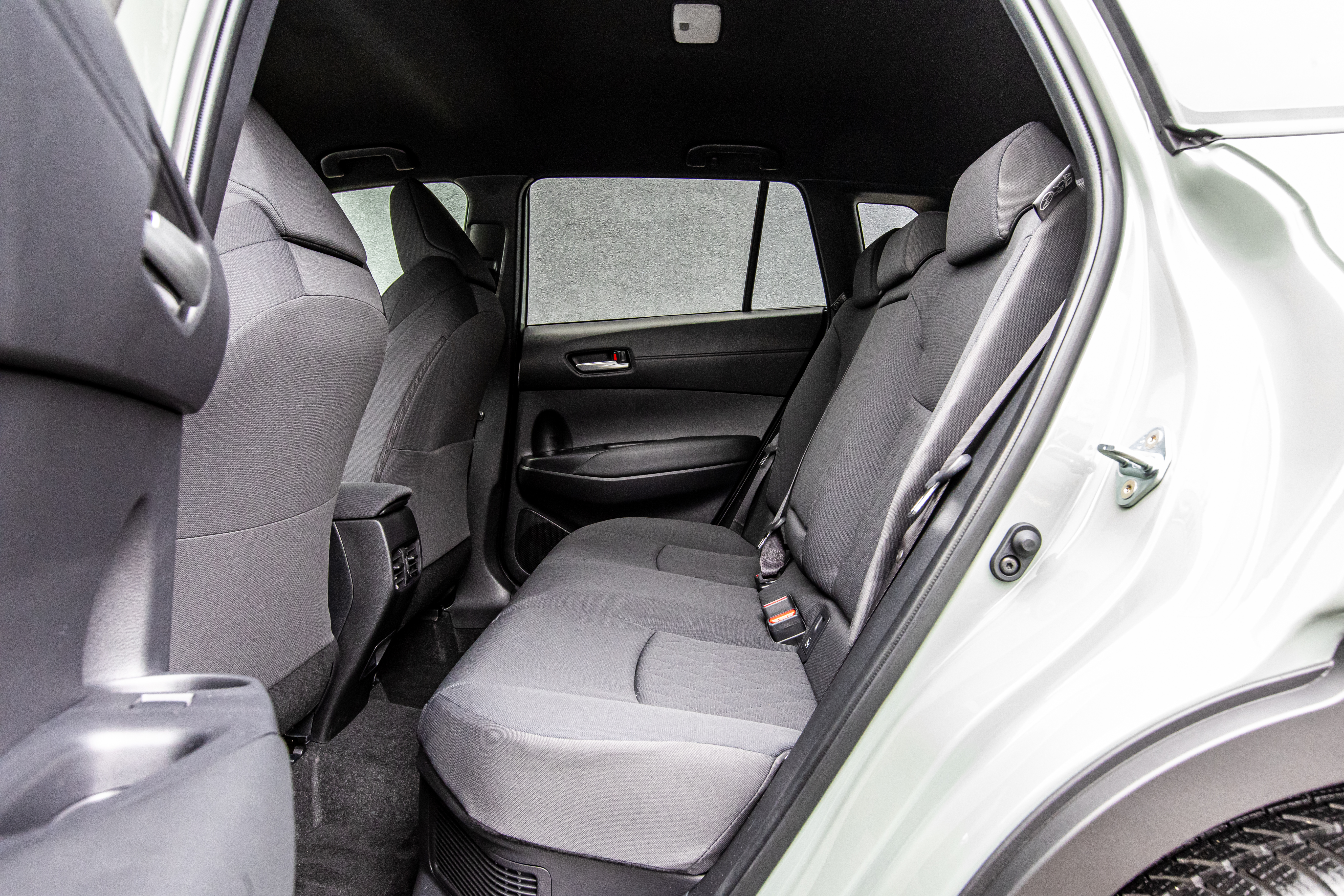 92712-toyotacorollacrossinterior026