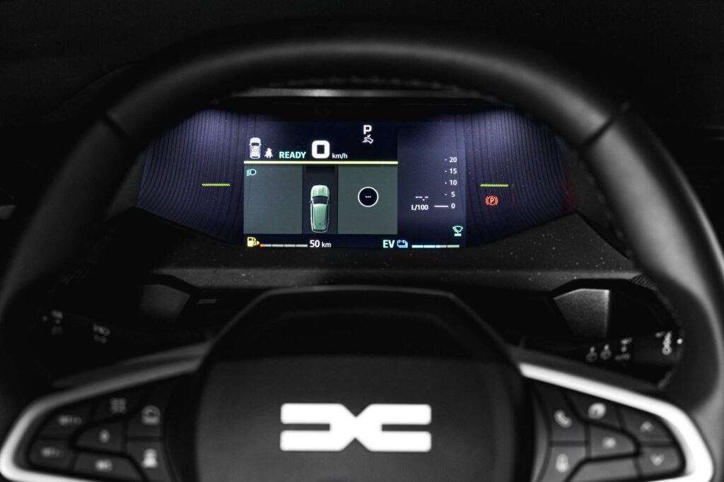 Dacia Striker Journey hybrid 155 Frost-Grün (16)