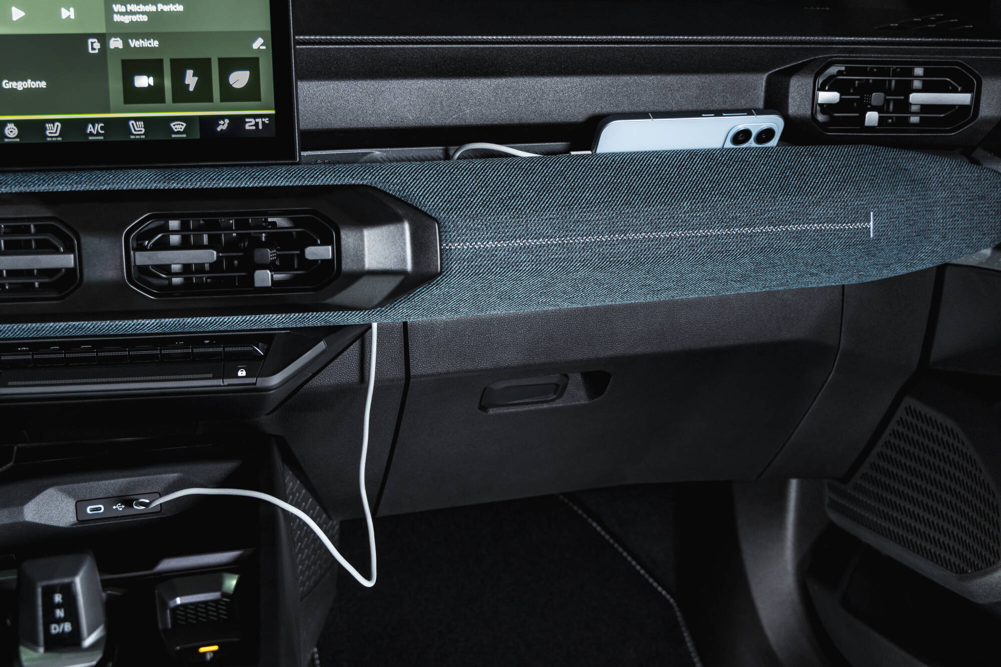 Dacia Striker Journey hybrid 155 Frost-Grün (19)