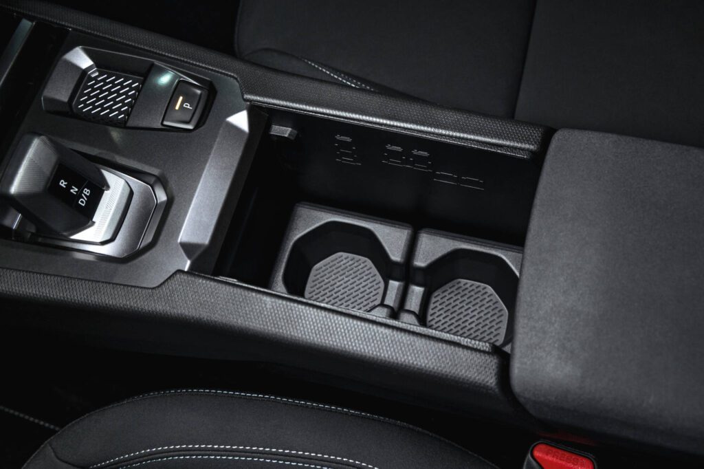 Dacia Striker Journey hybrid 155 Frost-Grün (21)