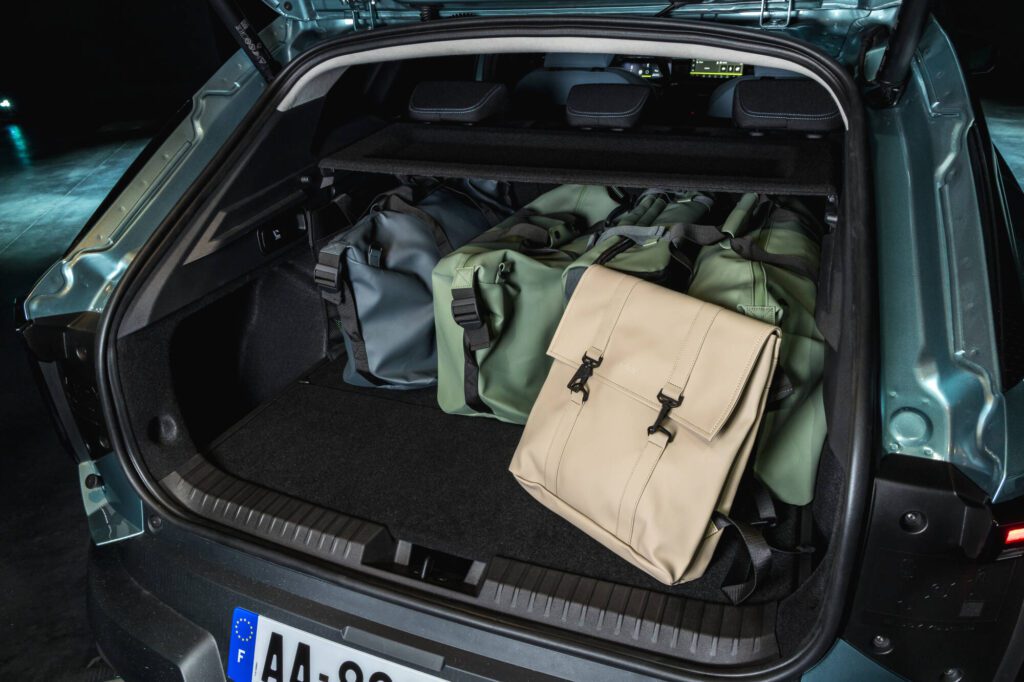 Dacia Striker Journey hybrid 155 Frost-Grün (31)