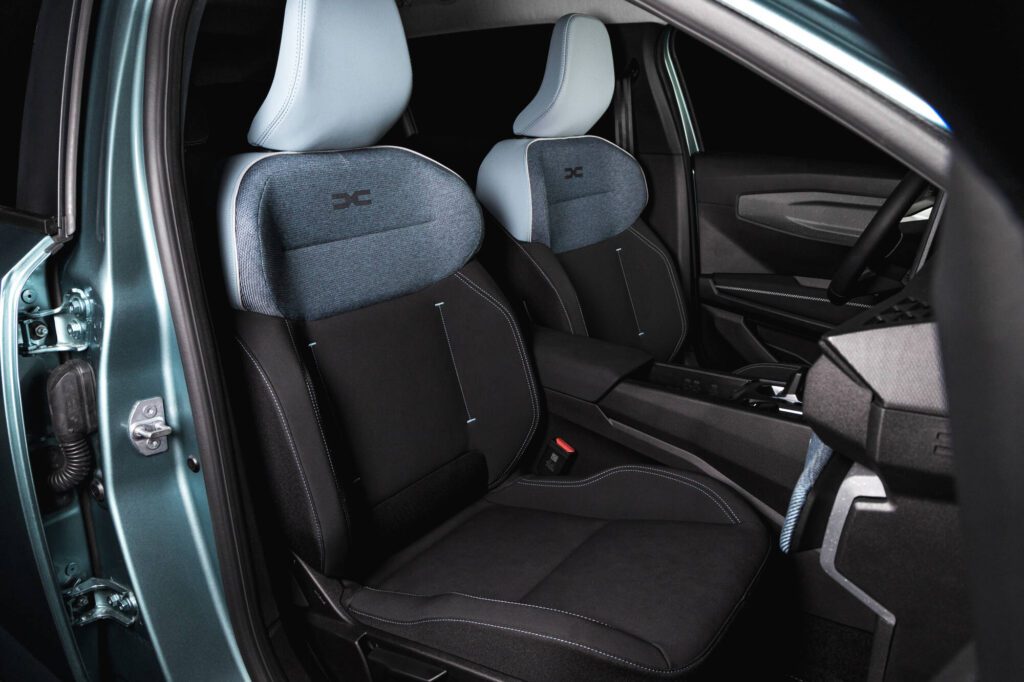 Dacia Striker Journey hybrid 155 Frost-Grün (41)