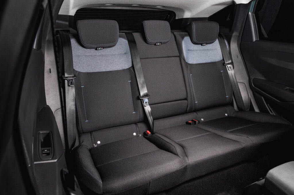 Dacia Striker Journey hybrid 155 Frost-Grün (42)