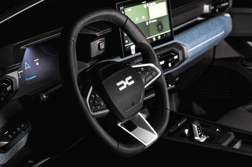 Dacia Striker Journey hybrid 155 Frost-Grün (45)