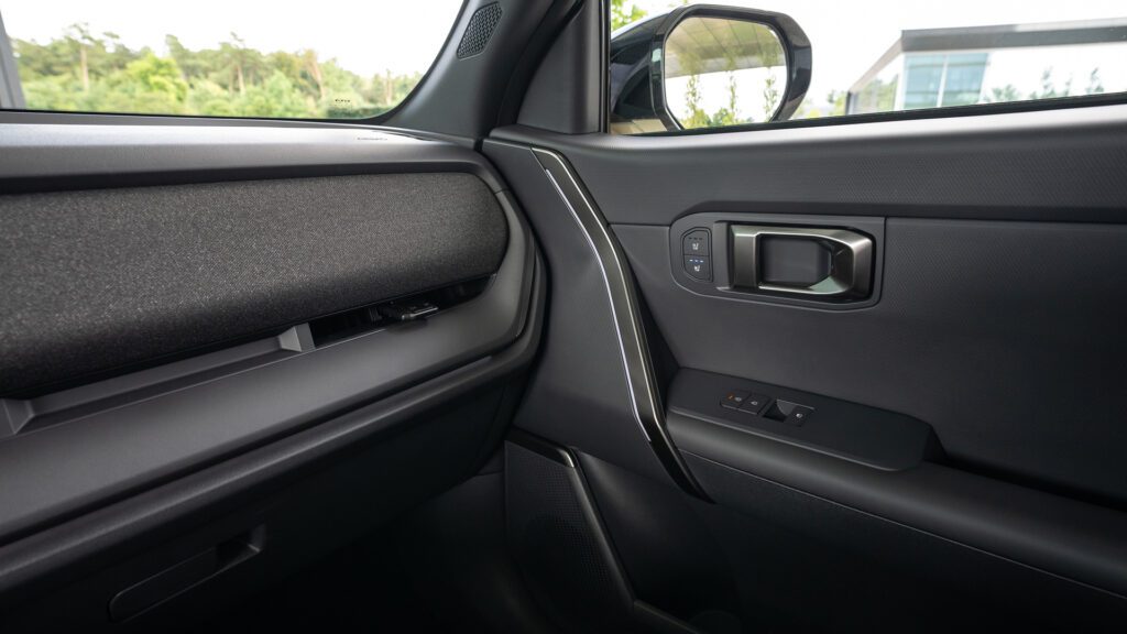 kia_seltos_x-line_awd_tan_beige_interior_digital_1920x1080-017