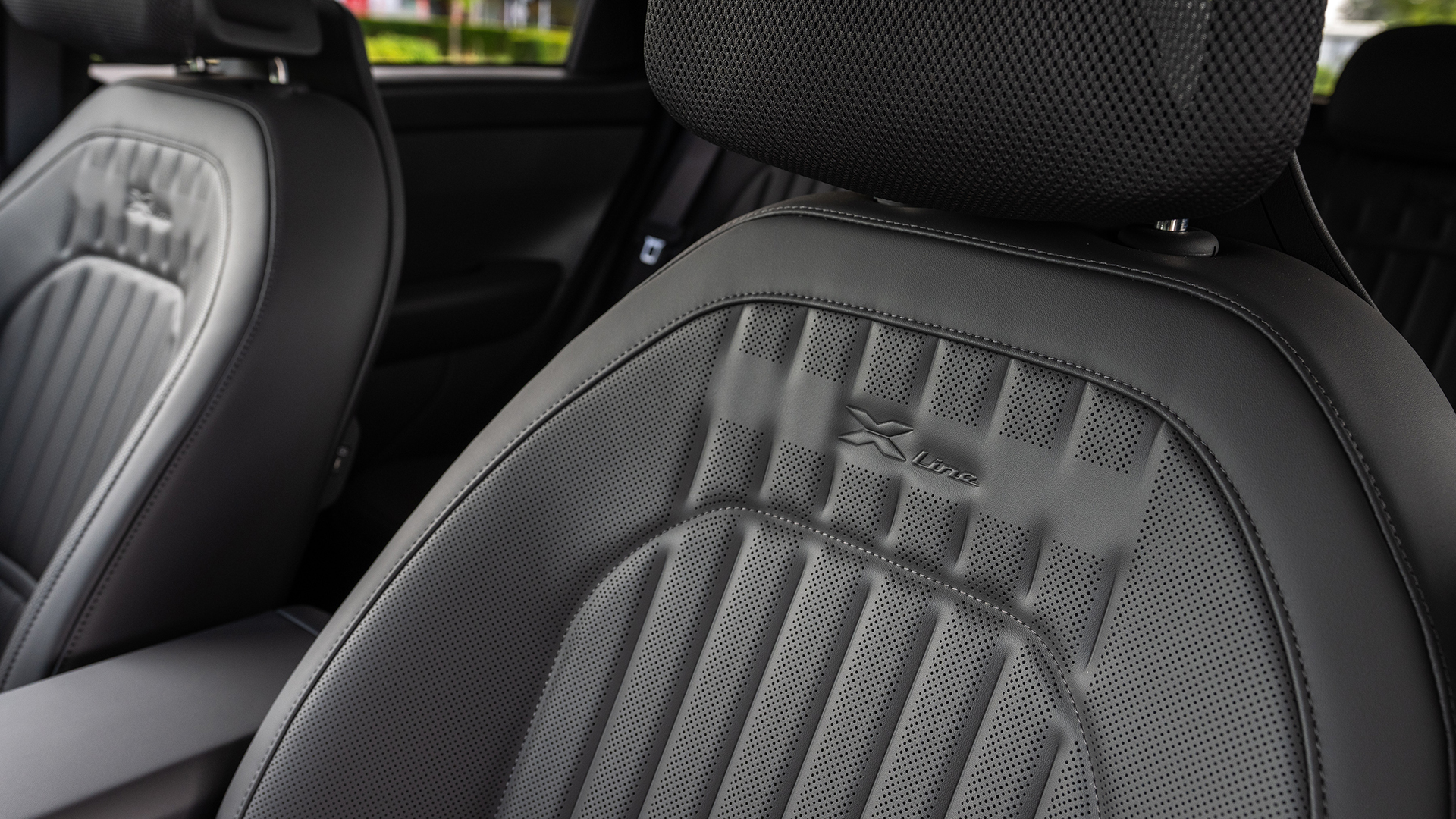 kia_seltos_x-line_awd_tan_beige_interior_digital_1920x1080-019