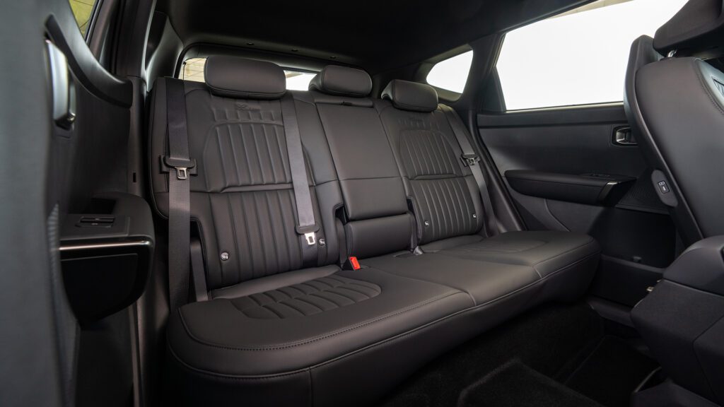 kia_seltos_x-line_awd_tan_beige_interior_digital_1920x1080-021