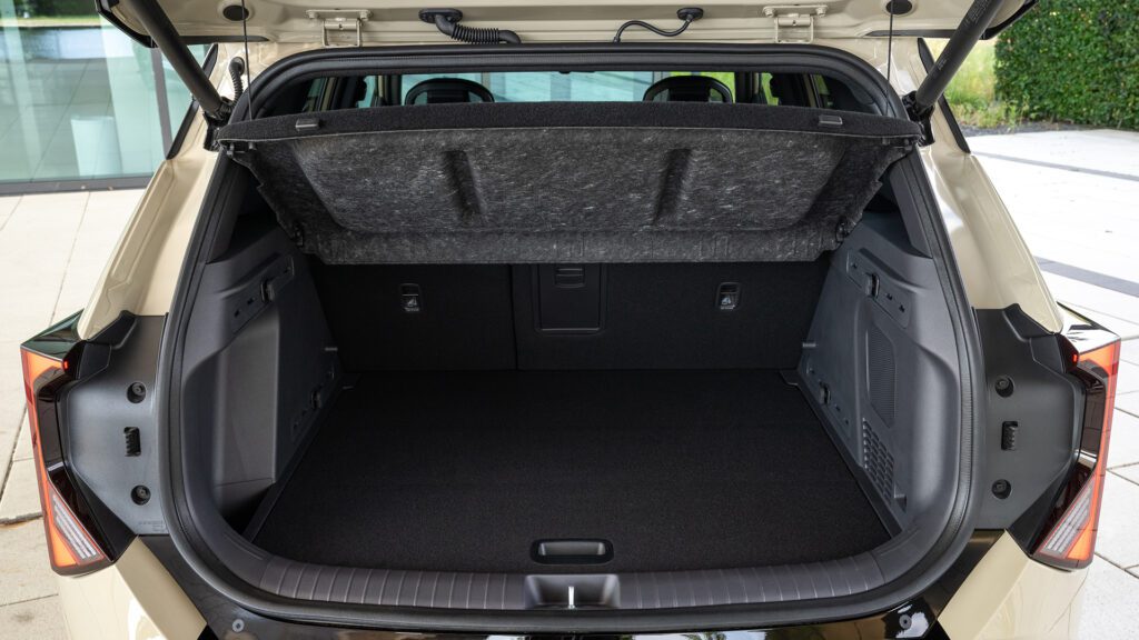 kia_seltos_x-line_awd_tan_beige_interior_digital_1920x1080-027