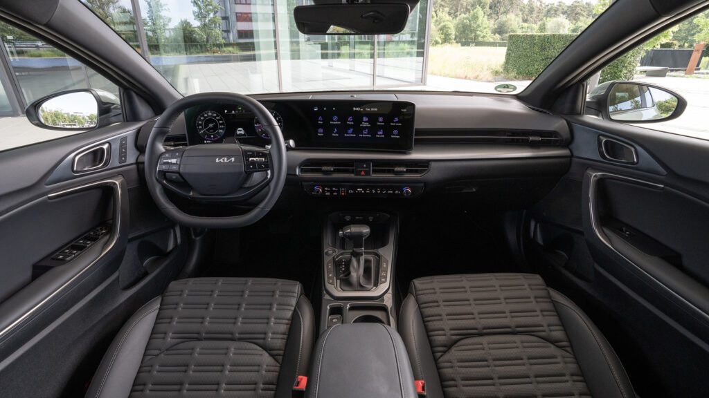 kia_xceed_morning-haze_interior_digital_1920x1080-001
