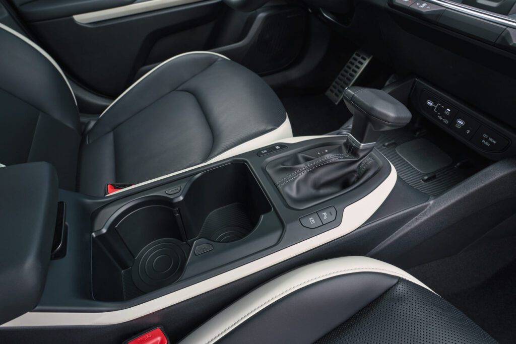 kia-k4-gtline-sparkling-yellow-interior-print-3600x2400-003