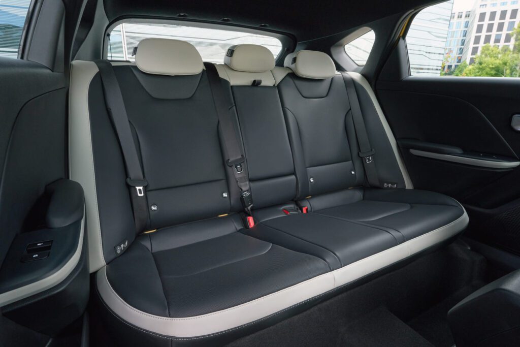 kia-k4-gtline-sparkling-yellow-interior-print-3600x2400-005
